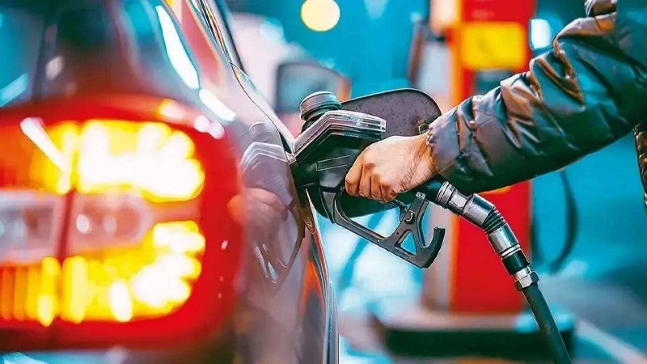 Sürücülere ters köşe: Akaryakıta zammın ardından indirim geliyor! Tarih verildi, tabela yeniden değişecek 4